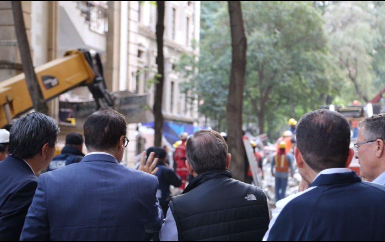Denuncian que las maniobras de retiro de escombro de los puentes que cayeron y donde sus hijos murieron, se privilegiaron sobre el rescate como víctimas. TWITTER / @Salvador