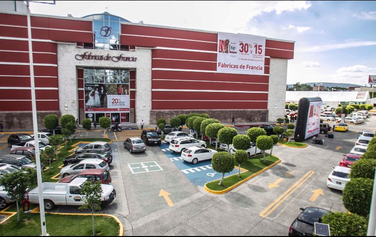 Se montarán operativos a fin de agilizar el tráfico y evitar congestionamientos; pondrán especial atención en zonas comerciales como la Gran Plaza y el Centro histórico de Guadalajara. EL INFORMADOR / ARCHIVO