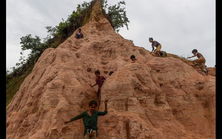 Niños rohinyás juegan en un campamento de refugiados en Ukhia, Bangladesh. AFP/M. Uz Zaman