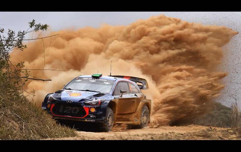 Hayden Paddon, piloto de Nueva Zelandia, acelera en el primer día del Campeonato Mundial de Rally en Coffs Harbour, Australia. AFP/W. West