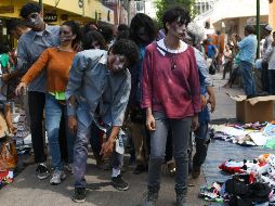 Las mujeres llamaron la atención de los presentes en el parque por los atuendos que usaron. AFP / O. Sierra
