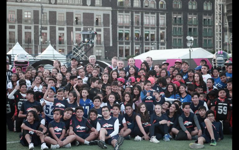 El jefe de Gobierno de la Ciudad de México, Miguel Ángel Mancera acudió a la inauguración del NFL Fan Fest. SUN / A Leyva