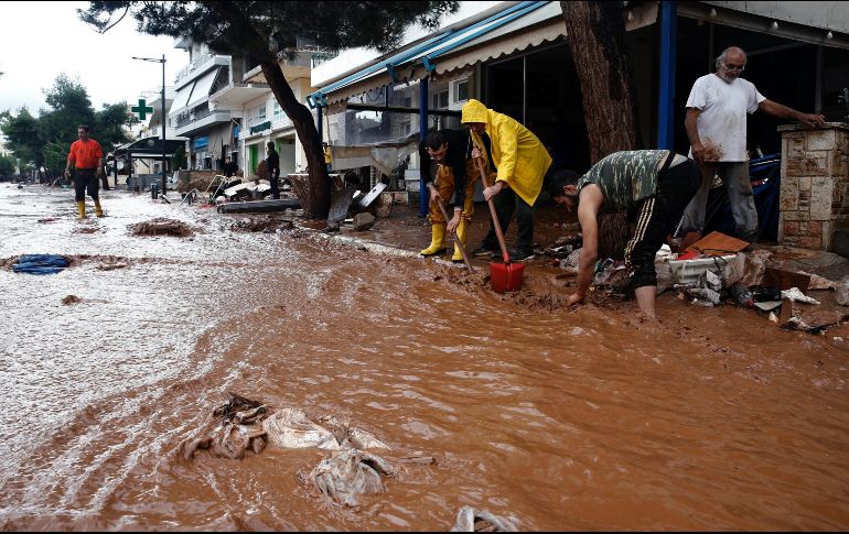 Se trata de la mayor catástrofe de este tipo desde noviembre de 1977, cuando 37 personas murieron en Atenas por inundaciones. EFE/A. Vlachos