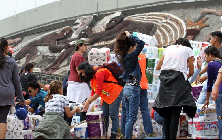 Con la expresión de 