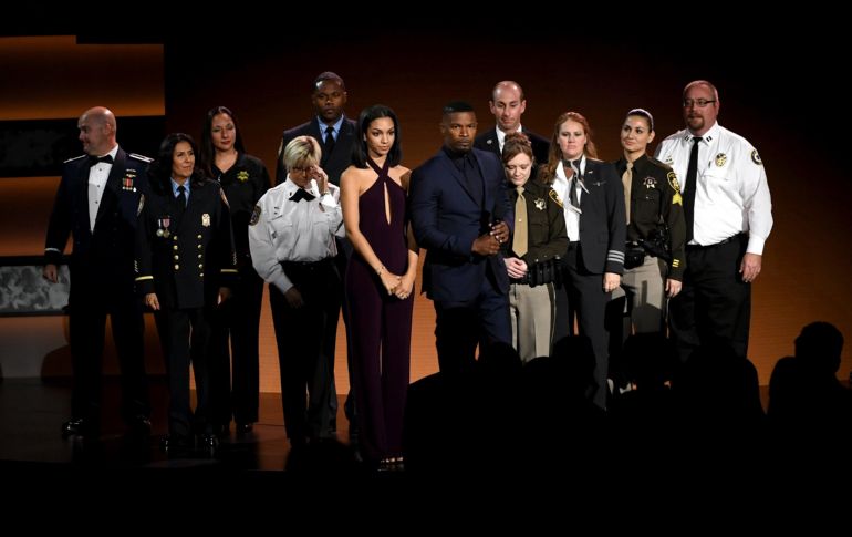 Los American Music Awards abrió con un mensaje de Jamie Foxx y con el dueto de Pink y Kelly Clarkson. AFP / K. Winter