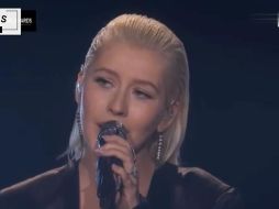 Los presentes en la ceremonia ovacionaron a Cristina por su increíble presentación. YouTube /  mvt.ias