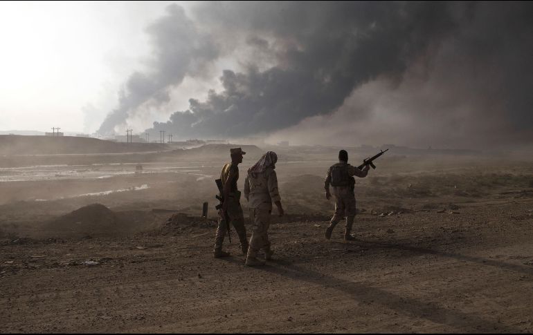 El Estado Islámico todavía domina algunas zonas desérticas en el oeste del país. AP/ARCHIVO