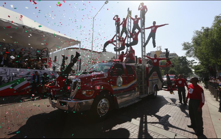 En el desfile, participaron efectivos de 21 instituciones, 11 mascotas, siete bandas de guerra y más. EL INFORMADOR / G. Gallo