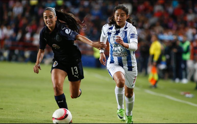 Acción del partido entre Pachuca y Chivas este lunes. SUN/A. Salinas