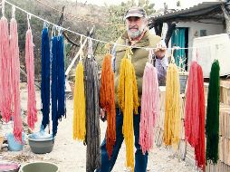 Raúl Pontón Zúñiga. Experto en entintar telas con métodos naturales. ESPECIAL