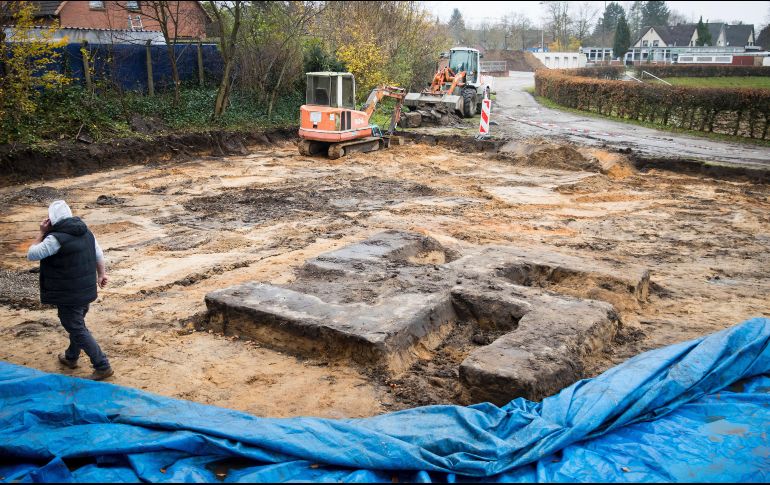 Se cree que la cruz podría haber formado parte de un gran monumento nazi que estuvo en ese lugar, y que hace varias décadas fue demolido. AP/C. Charisius