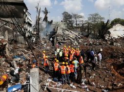 La fábrica, situada en la ciudad de Ludhiana, se incendió a primera hora de ayer y posteriormente se derrumbó. TWITTER/@yenisafakEN
