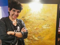 Sandra Carvajal. La artista posa junto a su creación. EL INFORMADOR/N. Gutiérrez