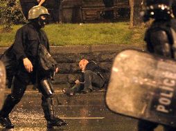 Todos los vecinos de la zona aledaña al edificio donde se encuentran los presuntos terroristas fueron desalojados. AP/ARCHIVO