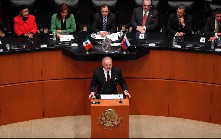 El pleno del Senado recibió a Kiska en sesión solemne que tuvo un entorno de gala. EFE/J. Méndez