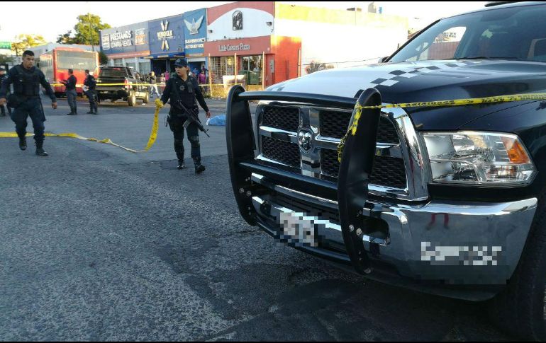 El camión de la ruta River detuvo su ruta pocos metros después de donde yacía el cuerpo. ESPECIAL/