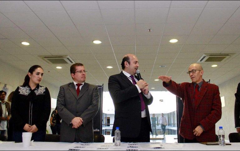 Ramón Reyes Rodríguez, académico de la UdeG, tomó protesta como presidente del Laboratorio de Políticas Públicas de la AMS. ESPECIAL / AMS