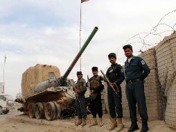 Policías y equipos de emergencia se trasladaron al lugar de los hechos para apoyar a las víctimas. EFE/W. Yar