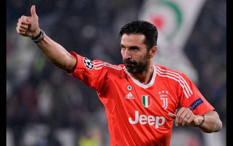 En redes sociales circulan videos del curioso momento que muchos seguidores ven como un gran gesto del ex campeón del mundo. AFP / F. Tardito