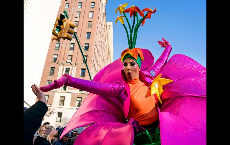 A lo largo de toda la avenida Central Park West se observaron colores brillantes y ambiente festivo. AP / C. Ruttle