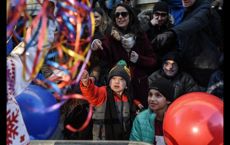 Como siempre los niños fueron los espectadores más felices con la celebración. AFP / S. Keith
