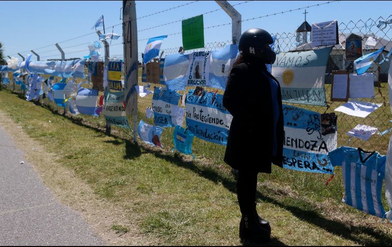 Autoridades informaron de un estallido, por lo que familiares dicen que no es posible que haya sobrevivientes. EFE / M. Arduin