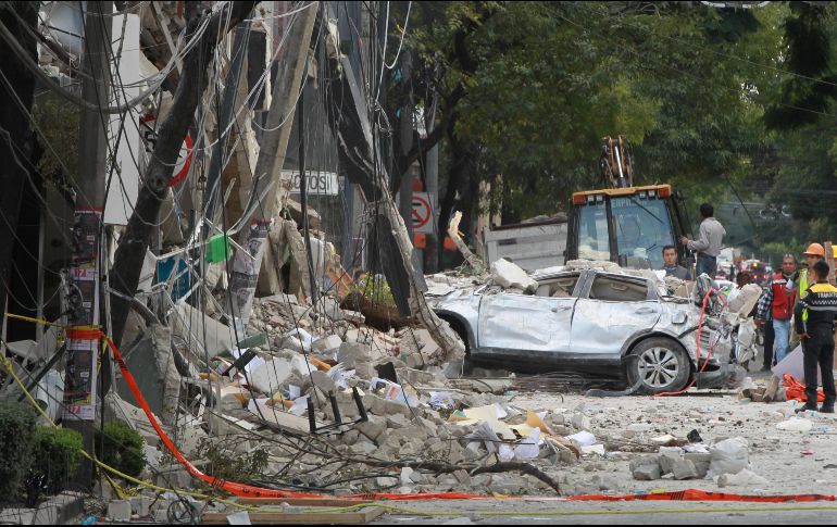 En el predictamen se prevé por lo menos tres opciones en términos de reconstrucción de inmuebles, con reglas claras y bajo supervisión. EFE / ARCHIVO