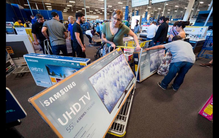 Las tiendas de electrónicos son de lo más recurrido en el día de ofertas. Como este establecimiento en Burbank, California. AFP / R. Beck