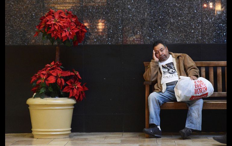 Como en todo maratón, esta jornada de ofertas sobrepasó a algunos compradores. AP / The Times & Tribune / B. Comegys