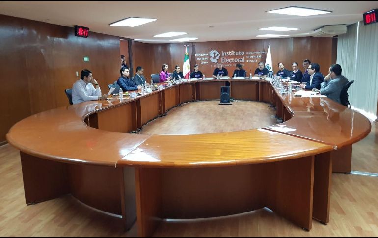 El IEPC rechaza las aspiraciones de 27 hombres y seis mujeres durante la sesión de este viernes. EL INFORMADOR /