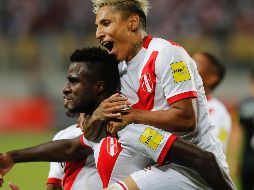 En casos extremos, la FIFA puede suspender a una selección y a los clubes de la liga de un país, así como a funcionarios. AP / ARCHIVO