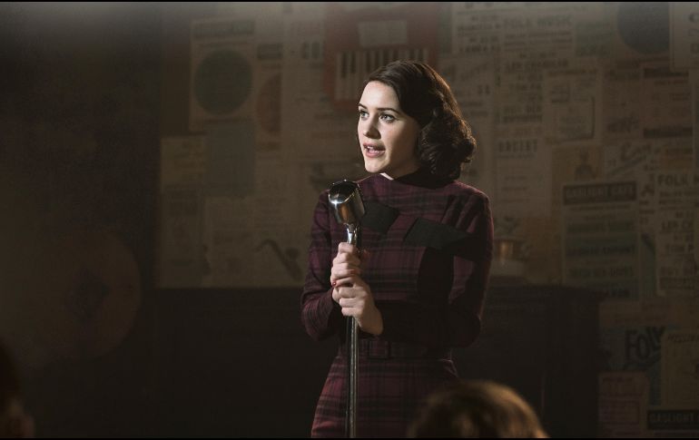 Miriam “Midge” Maisel se convierte en una estrella de comedia accidentalmente, y encuentra una vía de escape. ESPECIAL