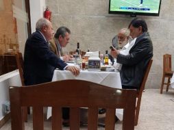 Fernández de Cevallos y Romero Deschamps son acompañados, según identifican algunos, por Carlos Lozano, ex gobernador de Aguascalientes, y Mariano González, ex gobernador de Tlaxcala. YOUTUBE / Lords & Ladies