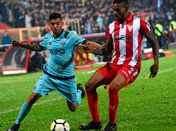 Corona es una pieza importante en el ataque del Porto. AFP/F. Leong