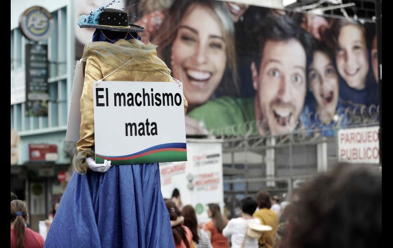 Activistas en Costa Rica defienden la integridad de las mujeres y condenan el machismo. EFE / J. Arguedas