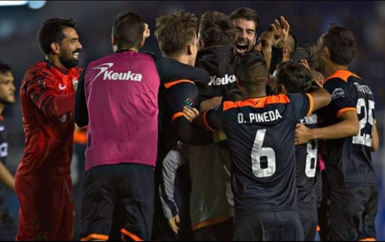 Jugadores de Alebrijes de Oaxaca celebran su pase a la Final del torneo. TWITTER