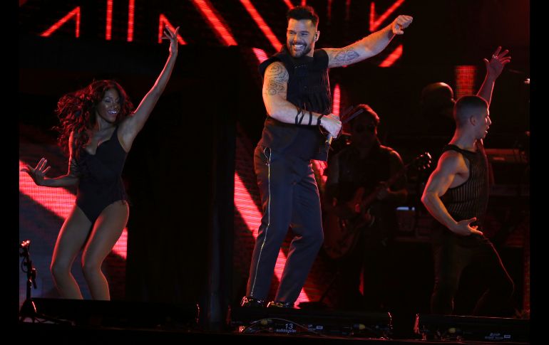 Con un escenario impresionante de luces y pantallas gigantes, el boricua logró una verdadera fiesta sonora. AP/M. Ugarte