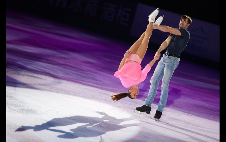 Los italianos Valentina Marchei y Ondrej Hotarek se presentan en la gala del Trofeo de Shanghái en Shanghái. AFP