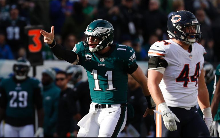 Wentz lanzó un pase de touchdown de 17 yardas a Zach Ertz, quien aportó 103 yd en 10 atrapadas, para darle a los 