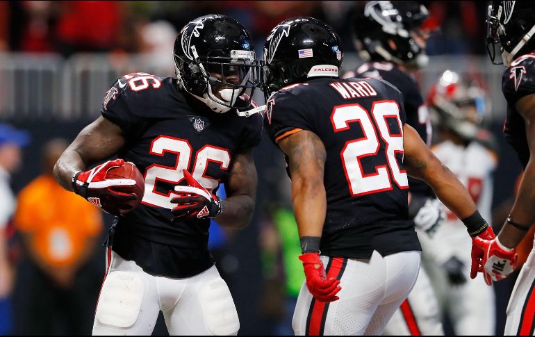 Halcones (7-4) estuvo a punto de desperdiciar una gran ventaja frente a Bucaneros (4-7), que se recuperó de una desventaja 27-6 con el mariscal de campo suplente Ryan Fitzpatrick. AFP / K. Cox