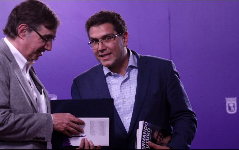 Armando Ríos Piter recordó que hay independientes que han buscado la ruta de conformar algo similar a un partido de independientes, pero lo consideró un error. SUN / J. Mendoza