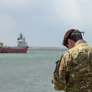 Armada argentina cree que submarinistas podrían seguir vivos