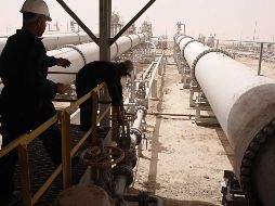 El país tendrá que continuar, al menos durante el siguiente año, con el alza en importaciones de gas natural licuado. AP/Archivo