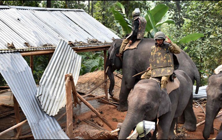 Al menos cinco personas resultaron heridas durante la refriega. AP/ A. Nath