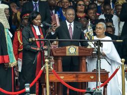 Kenyatta juró defender la Constitución y proteger la dignidad de los ciudadanos de Kenia. AFP/S. Maina