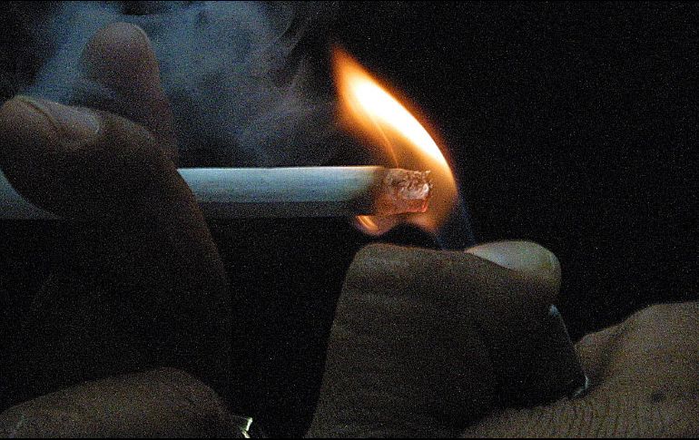 Exhortan a evitar fumar en esta época, ya que los resfriados podrían derivar en neumonía si no se tienen los cuidados necesarios. EL INFORMADOR / ARCHIVO
