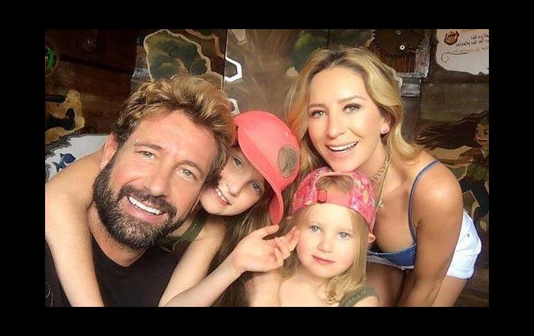 La pareja tiene dos hijas en común. Facebook/Gabriel Soto