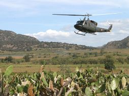 El helicóptero salió rumbo a Filo de Caballos para realizar labores de fumigación de cultivos de amapola. EL INFORMADOR/ARCHIVO