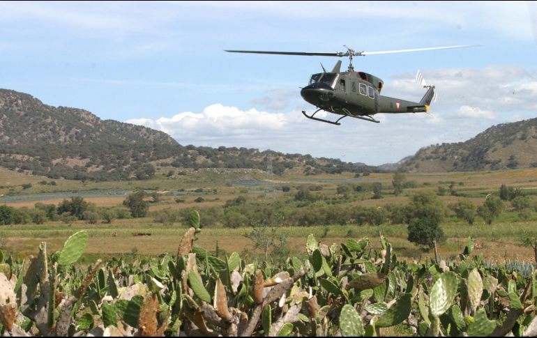 El helicóptero salió rumbo a Filo de Caballos para realizar labores de fumigación de cultivos de amapola. EL INFORMADOR/ARCHIVO