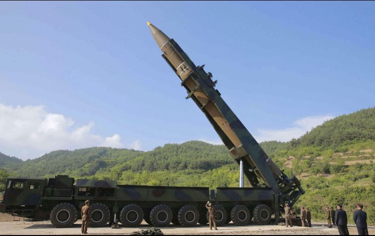 Es el primer proyectil que Pyongyang lanza en dos meses y medio, desde que el pasado 15 de septiembre disparó un misil que sobrevoló el norte de Japón antes de caer al mar. EFE / ARCHIVO